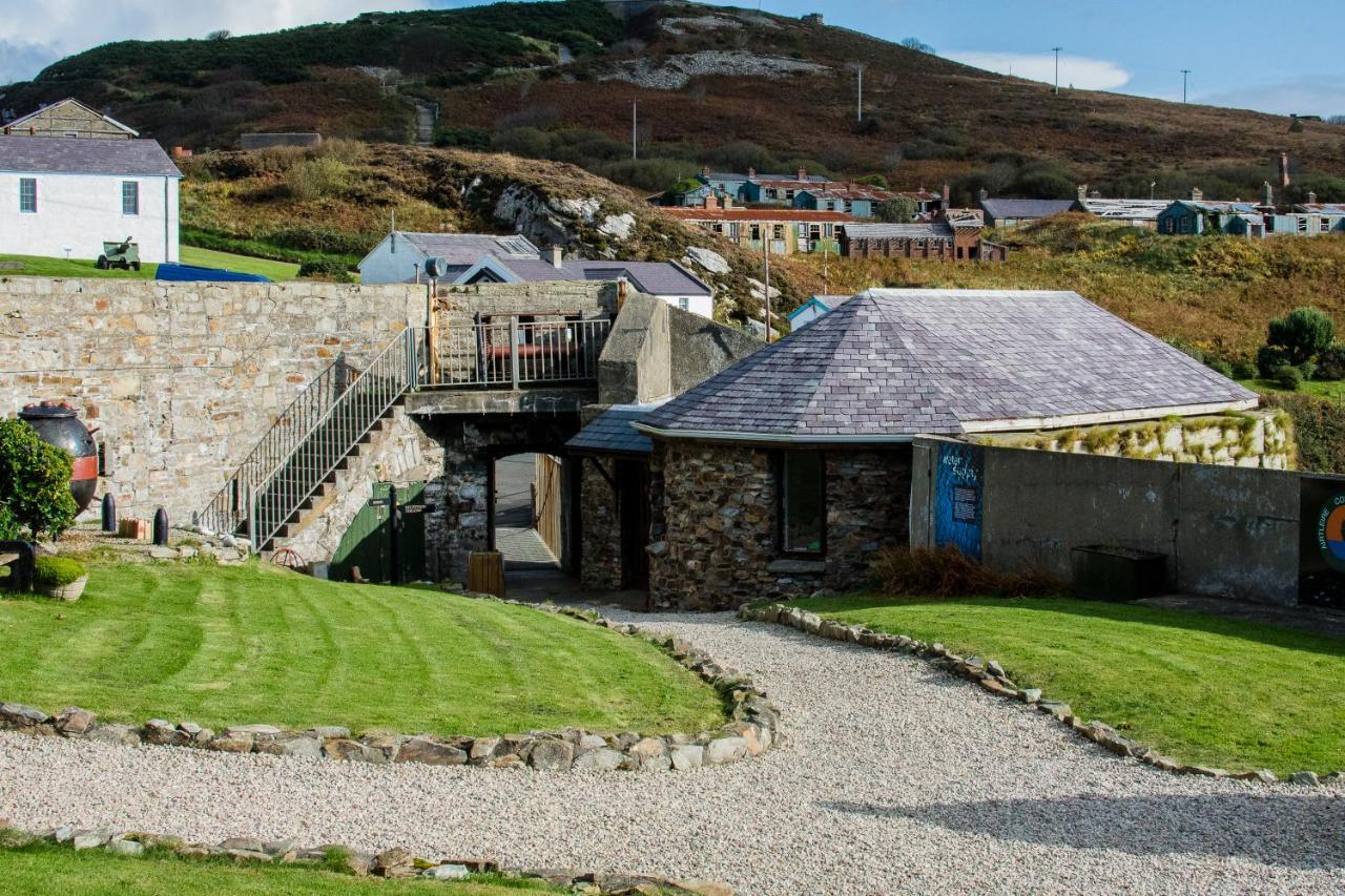 The Harbour Inn 번크라나 외부 사진
