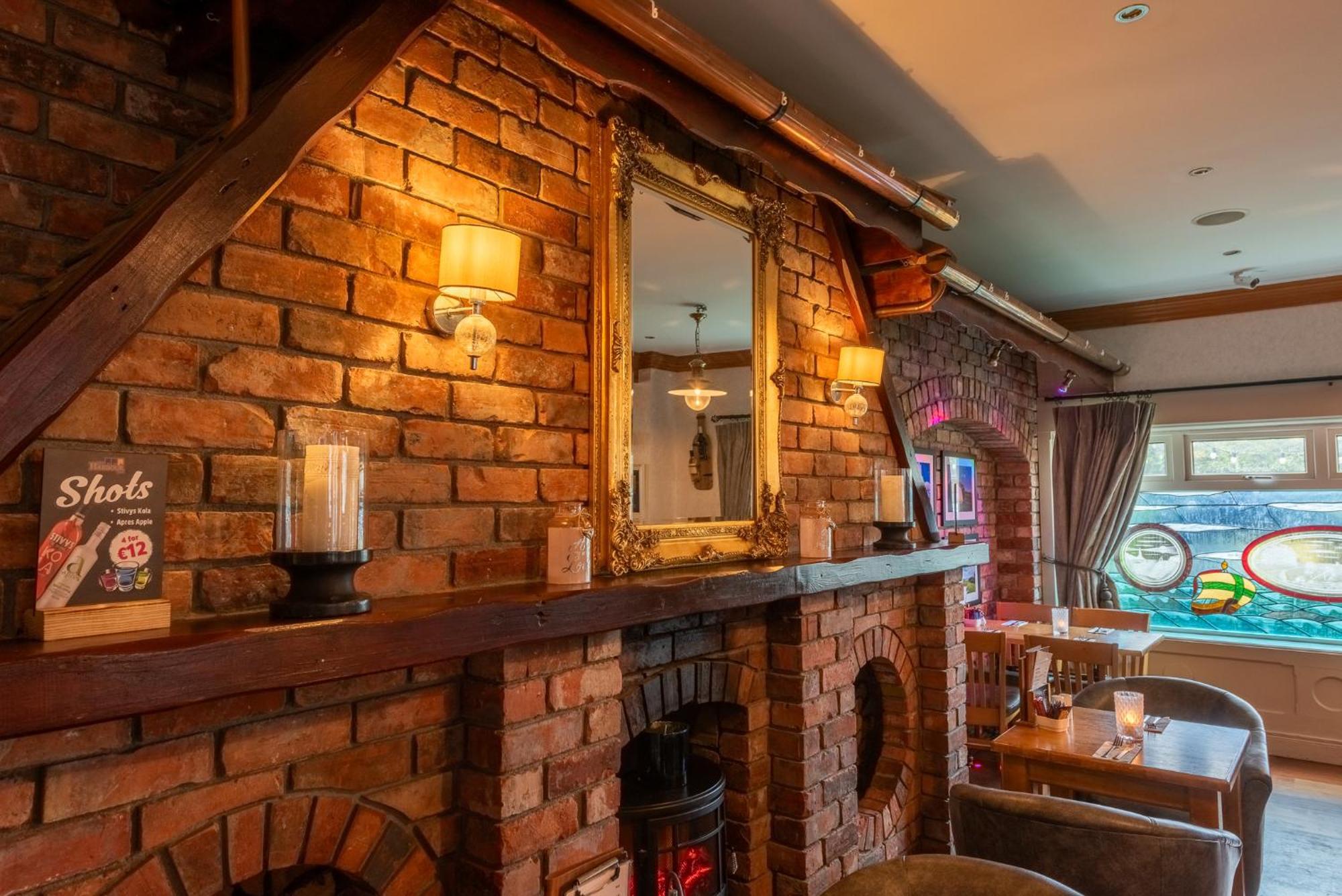 The Harbour Inn 번크라나 외부 사진