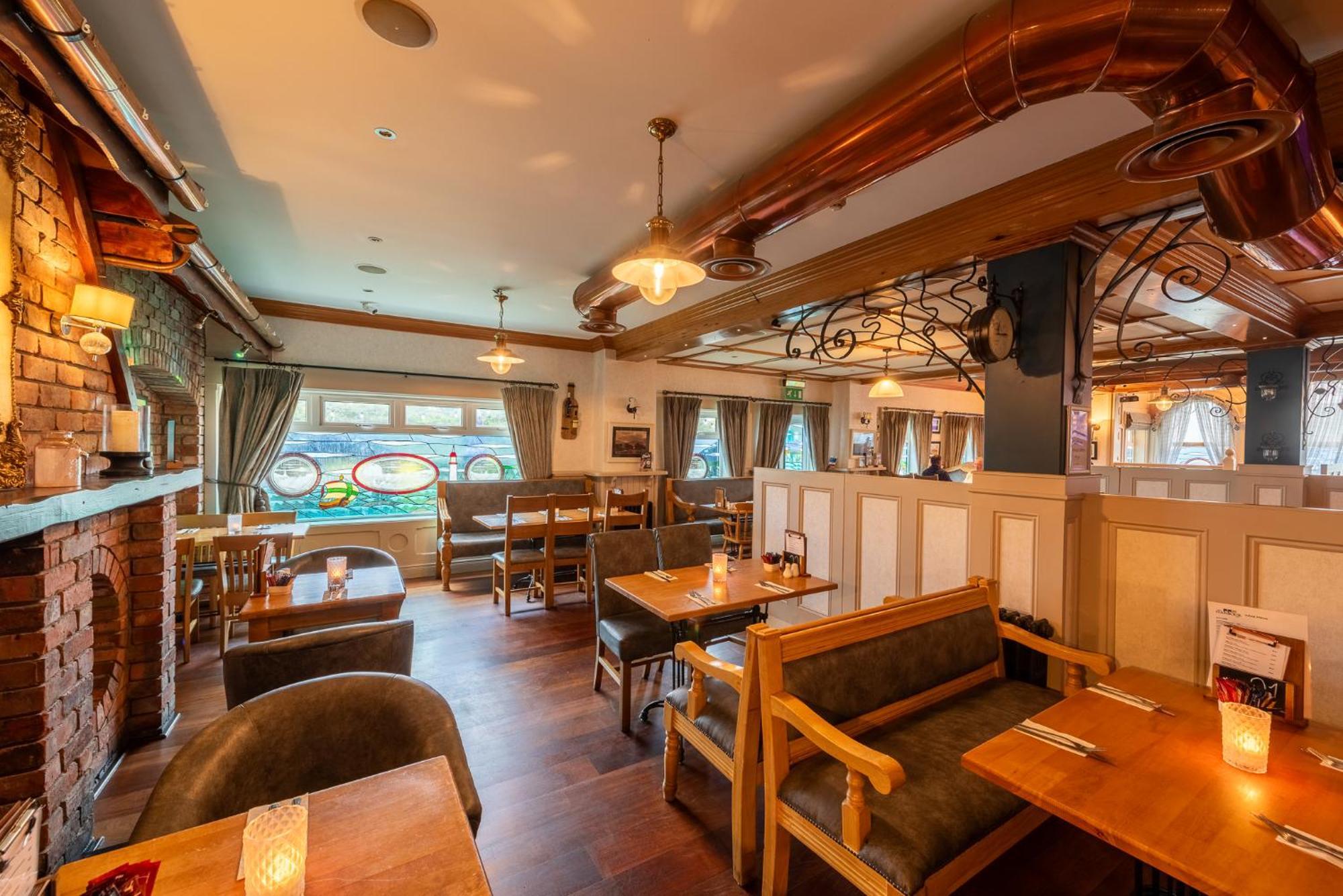 The Harbour Inn 번크라나 외부 사진