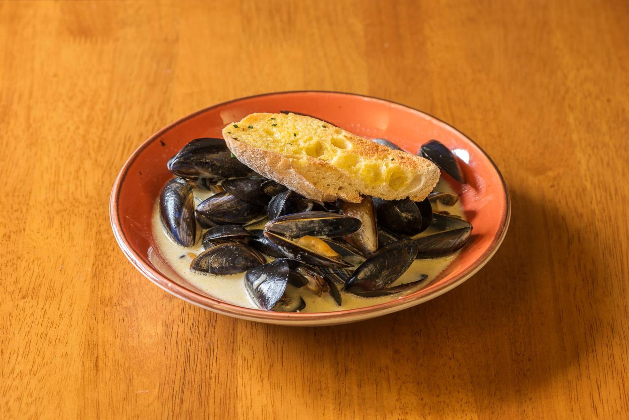 The Harbour Inn 번크라나 외부 사진